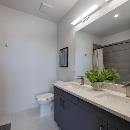 Prometheus - Odyssey - Heart Of Midtown Holiday home *