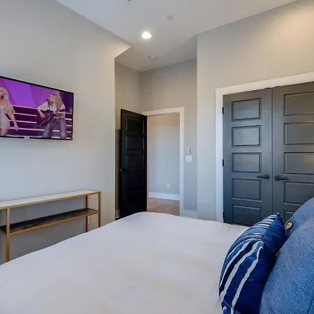 Triple Fret - 3 Townhomes - Rooftop Hot Tub *