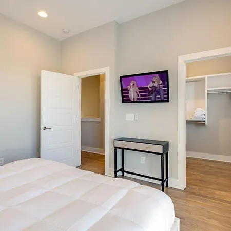 Triple Fret - 3 Townhomes - Rooftop Hot Tub Holiday home *