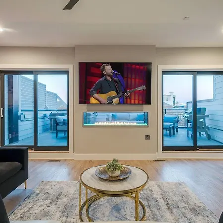 Triple Fret - 3 Townhomes - Rooftop Hot Tub