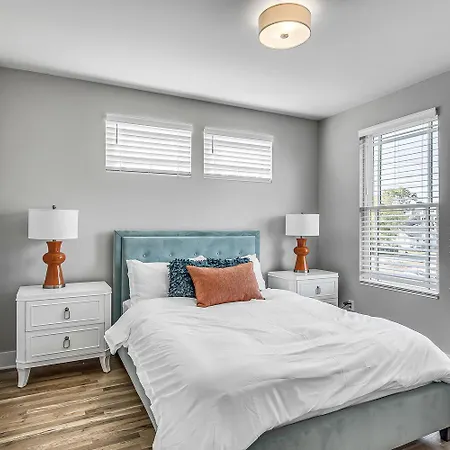 Fire & Ice - Two Midtown Homes - Rooftop Hot Tubs *