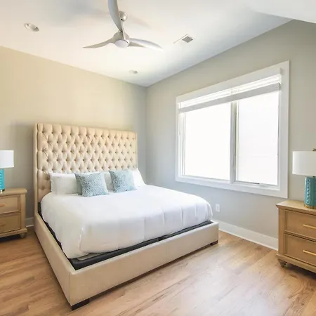Triple Fret - 3 Townhomes - Rooftop Hot Tub Holiday home *