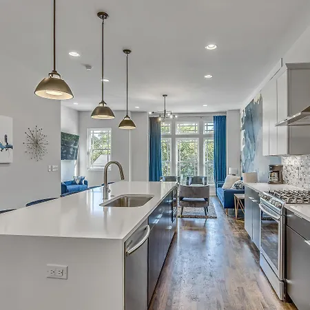Fire & Ice - Two Midtown Homes - Rooftop Hot Tubs Holiday home