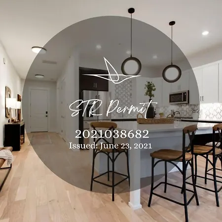 Holiday home Chic Vandy With Garage - 3 Miles To Broadway
