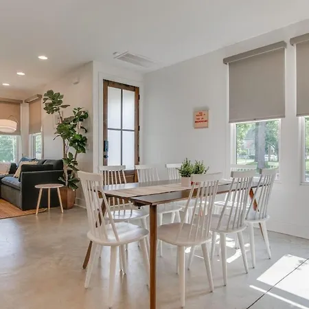 Charming East Duplex For 20