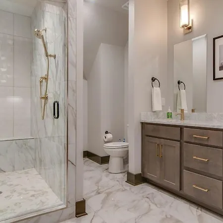 Charming East Duplex For 20 *