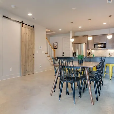 Charming East Duplex For 20 Holiday home