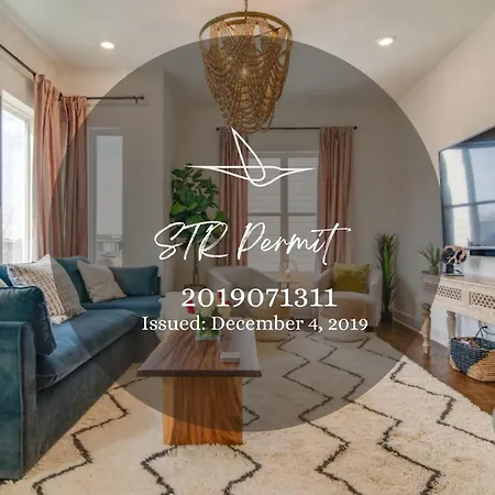 Holiday home Luxury Hillsboro Village Rooftop Retreat Sleep 12 W Chef S Kitchen Smart Tvs & Garage Walk To Vanderbilt Pancake Pantry & Boutique Shopping Minutes To Broadway 12 South & The Parthenon 24 7 Hospitality Nashville