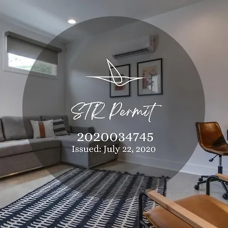 Holiday home Stylish East Nash Townhouse, Walk To Favorite Eats, Cozy Den, Workspace, Smart Tvs And Fast Wifi, Full Kitchen, Garage And 24 Hr Hospitality, Near Mas Tacos, Rosepepper And Five Points, 10 Min To Broadway