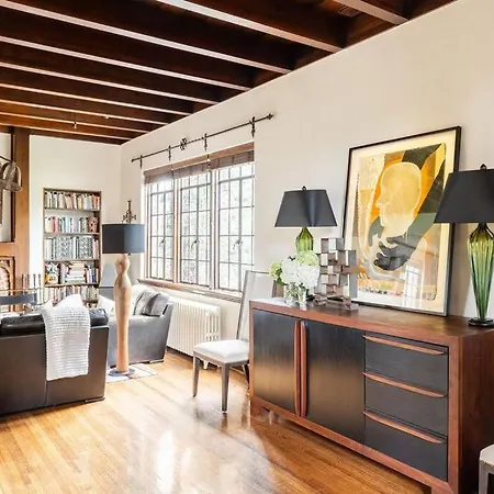 Luxe Comfort In An Artistic & Historic Holiday home *
