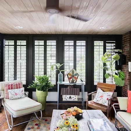 Luxe Comfort In An Artistic & Historic Nashville