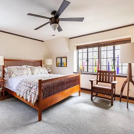 Luxe Comfort In An Artistic & Historic Holiday home *
