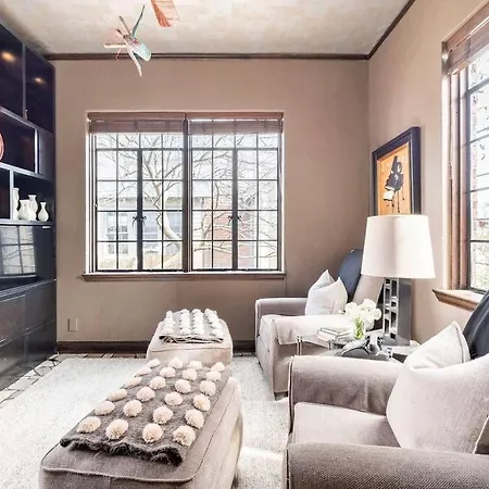 Luxe Comfort In An Artistic & Historic * Nashville