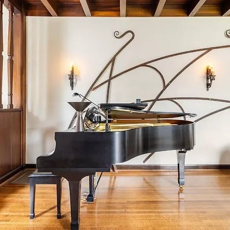Luxe Comfort In An Artistic & Historic