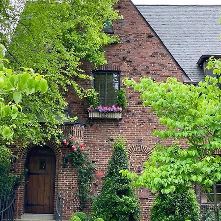 Luxe Comfort In An Artistic & Historic Holiday home Nashville
