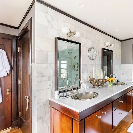 Luxe Comfort In An Artistic & Historic