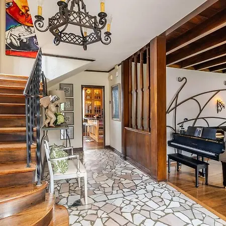 Luxe Comfort In An Artistic & Historic * Nashville