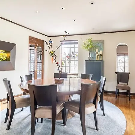 Holiday home Luxe Comfort In An Artistic & Historic