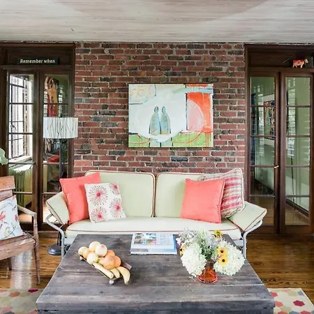 Luxe Comfort In An Artistic & Historic * Nashville