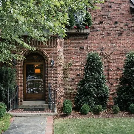Luxe Comfort In An Artistic & Historic *