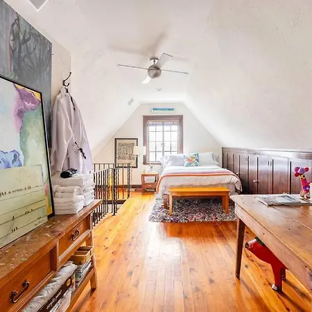 Luxe Comfort In An Artistic & Historic * Nashville