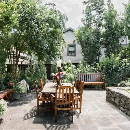 Luxe Comfort In An Artistic & Historic * Nashville