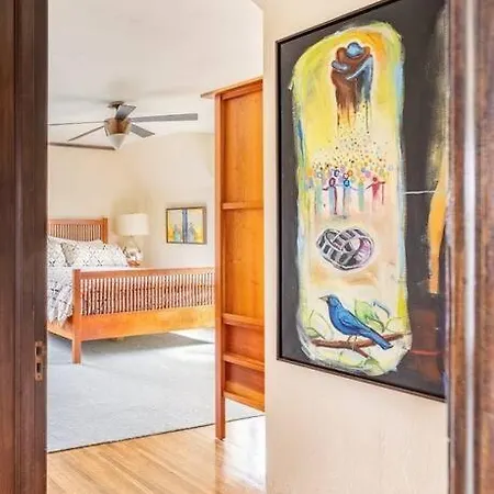 Luxe Comfort In An Artistic & Historic Nashville