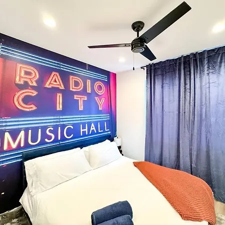 Holiday home 4br 4ba Gem Rooftop Sleeps 12