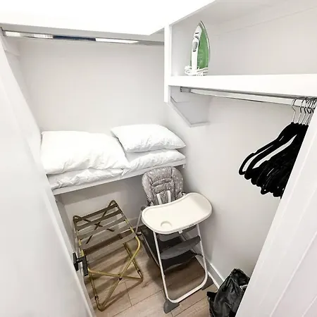Holiday home 4br 4ba Gem Rooftop Sleeps 12 *