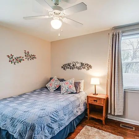 Cozy Retreat With Deck About 6 Mi To Downtown Nashville