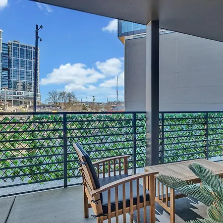 The Stage In Downtown W Pool/gym | Walk To Broadway Holiday home *