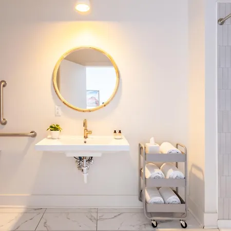Outrider 113 By Avantstay Accessible Bathrooms Apartment *