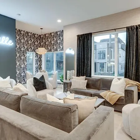 Holiday home Luxury Townhouse With Rooftop Deck Less Than 10 Mins To Downtown