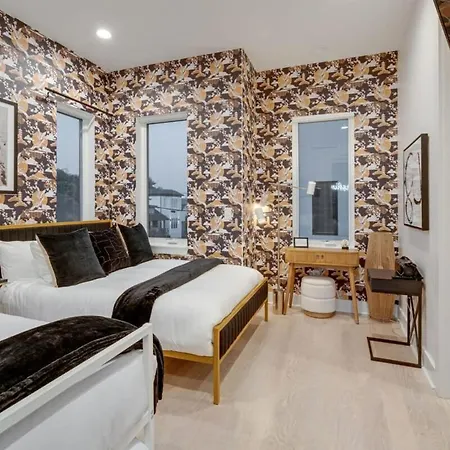 Luxury Townhouse With Rooftop Deck Less Than 10 Mins To Downtown * Nashville