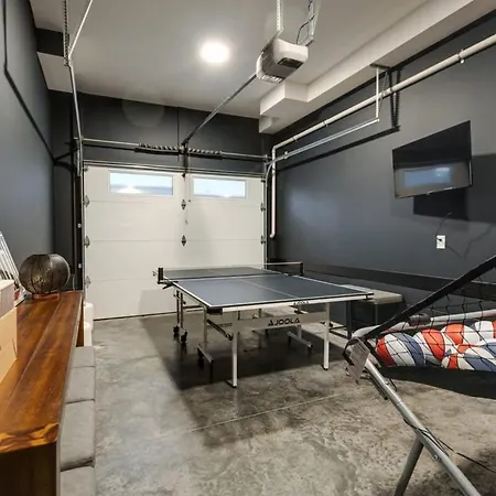 Luxury Townhouse With Rooftop Deck Less Than 10 Mins To Downtown Nashville