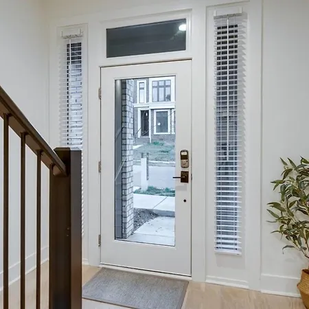 Luxury Townhouse With Rooftop Deck Less Than 10 Mins To Downtown Nashville