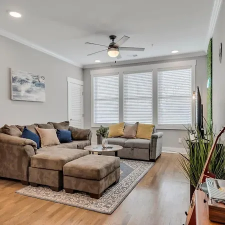 Modern Nations - Walkable - 5 Mi Downtown