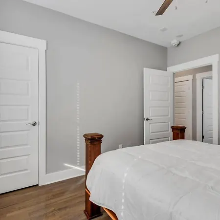 Holiday home Modern Nations - Walkable - 5 Mi Downtown *