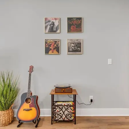 Holiday home Modern Nations - Walkable - 5 Mi Downtown Nashville