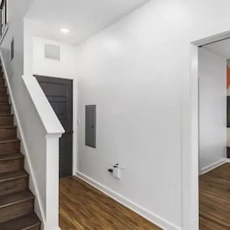 Rooftop Deck Patio And Garage Walk To Restaurants Coffee Brewery Holiday home *
