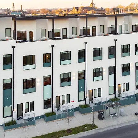 The Conway 5 Bedroom Buyout W Deck In Music City