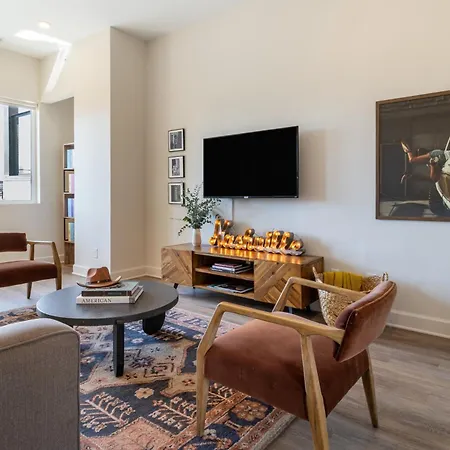 The Conway 5 Bedroom Buyout W Deck In Music City