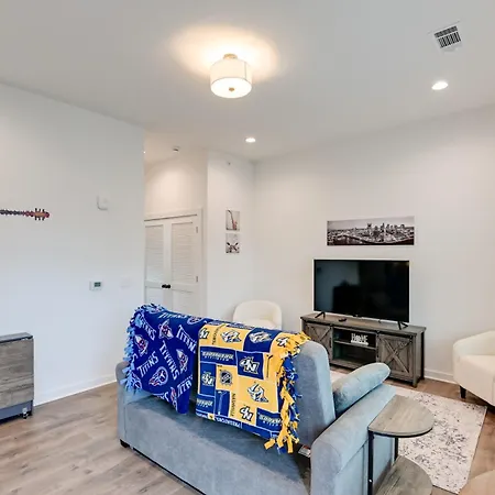 Modern In Weho Art Community! Apartment Nashville