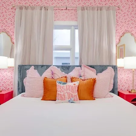 Butterfly Bnb~modern Luxury~giant Rooftop~9min Dt Holiday home *