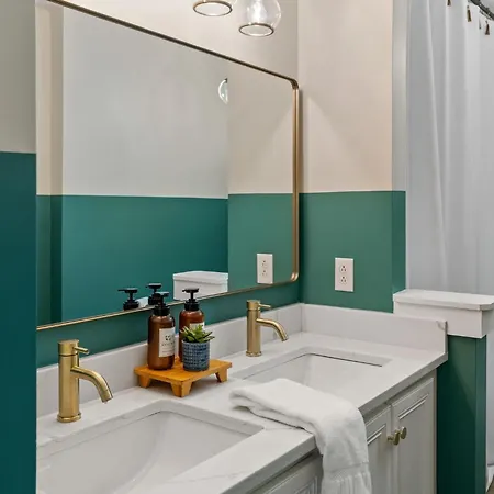 Convienent Craftsman Holiday home