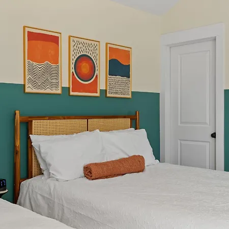 Convienent Craftsman Holiday home