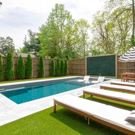 East Retreat— Large Pool — Outdoor Oasis *