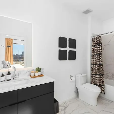 Apartment Penthouse On River With Garage And Patio, Walk Downtown