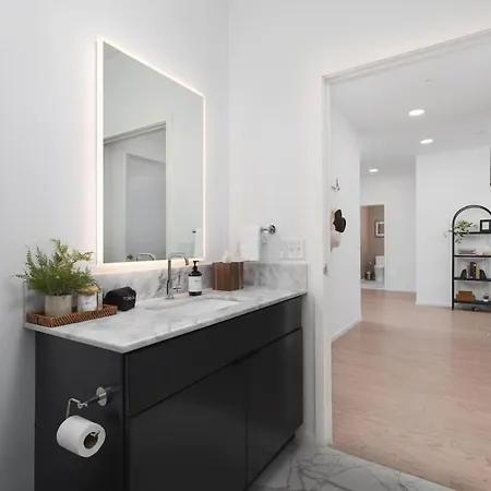 Penthouse On River With Garage And Patio, Walk Downtown * Nashville