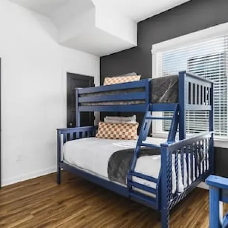 Holiday home Gorgeous East House With Rooftop Patio, Garage, 9 Beds, 3 Miles To Downtown *